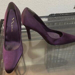 NEW NWOT Nina Brand Dark Purple Satin pumps/Shoes 3.5 in heel Sz 7